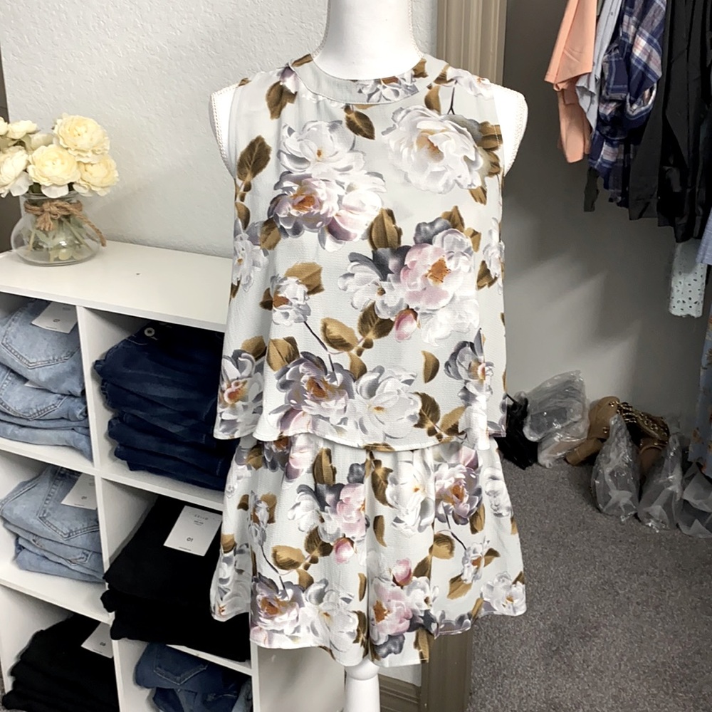 Umgee Open Back Floral Romper Size Small
